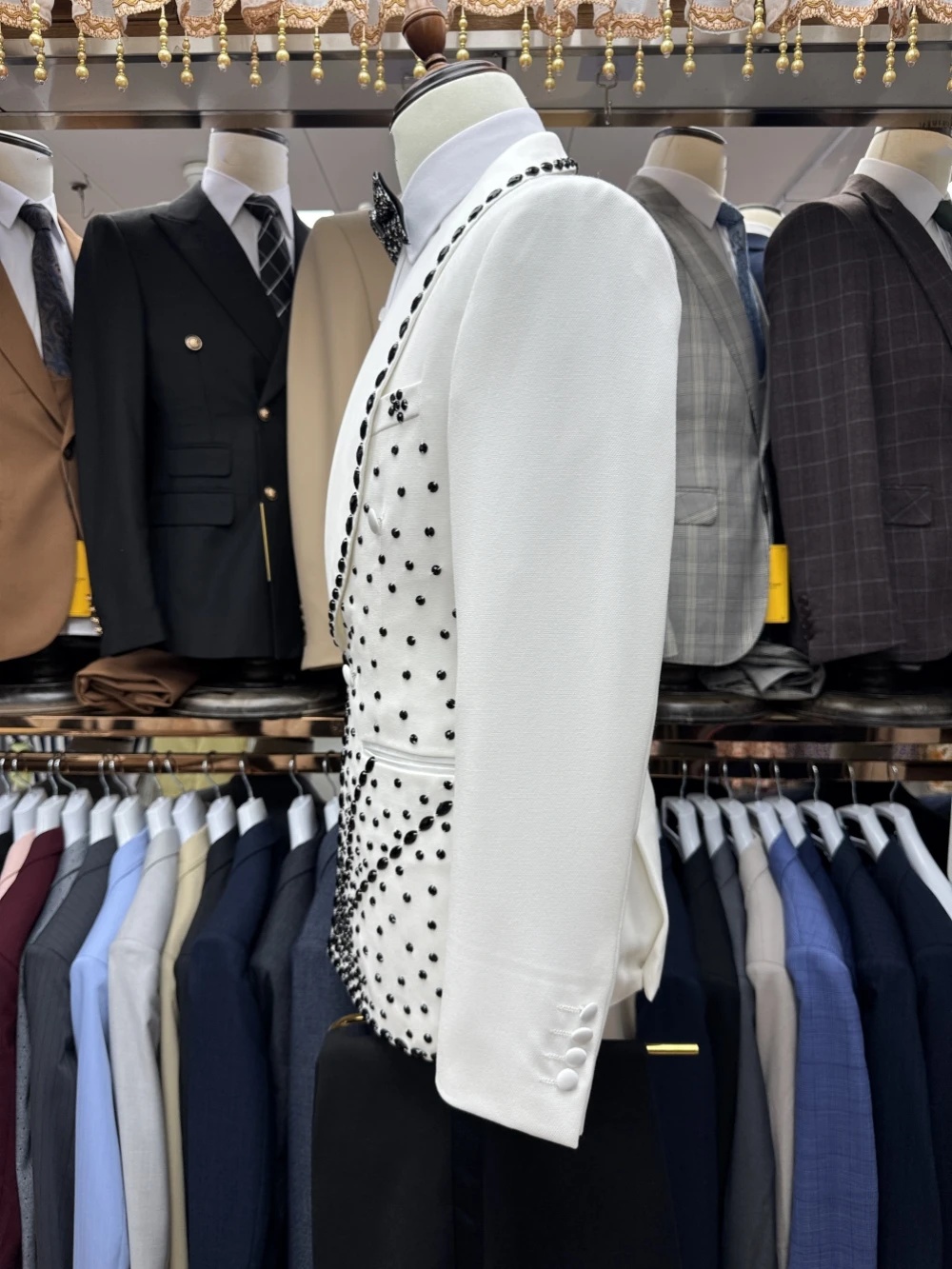 Weißer Bräutigam-Herrenanzug-S – Men Formal Wear Black And White Bewertung und Preis